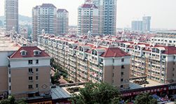 院工會組織“迎五一”爬山比賽